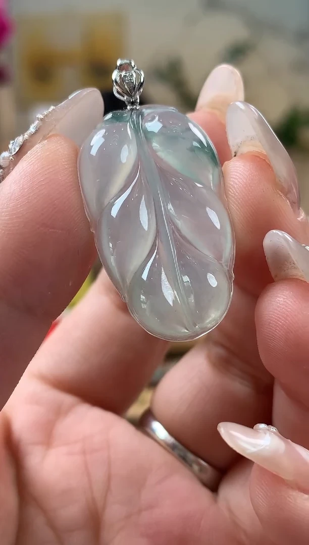 【闪购商品】翡翠吊坠(不含链)18K金镶嵌叶子