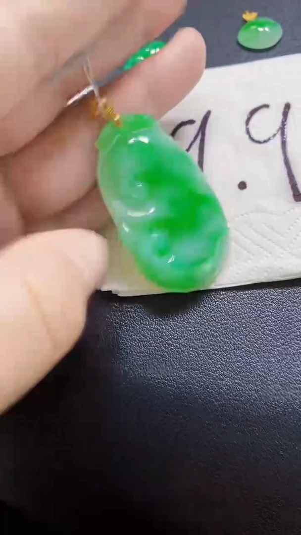 颈饰18K金镶嵌翡翠如意