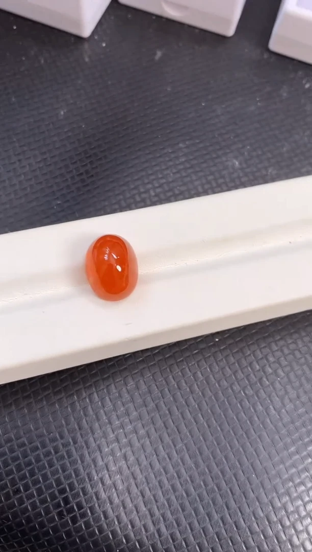 未镶嵌裸石石榴石（芬达石）天然芬达石18ct