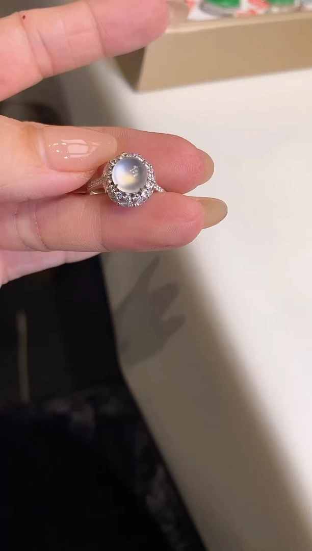 18K金镶嵌戒指翡翠戒指