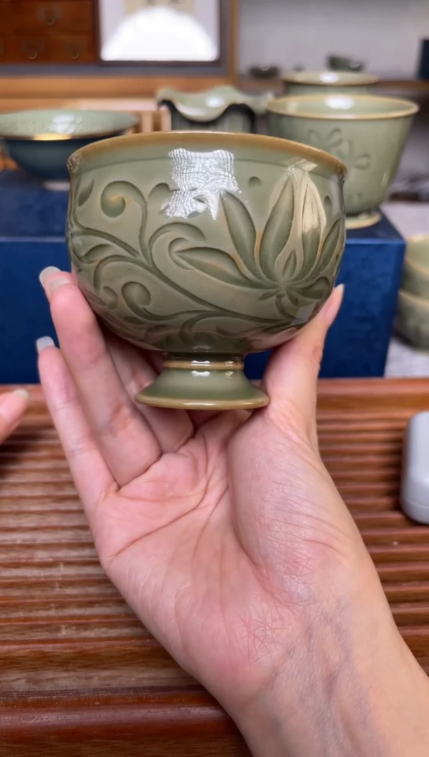 瓷器311仰山 纯手工橄榄绿莲纹高足杯 微瑕