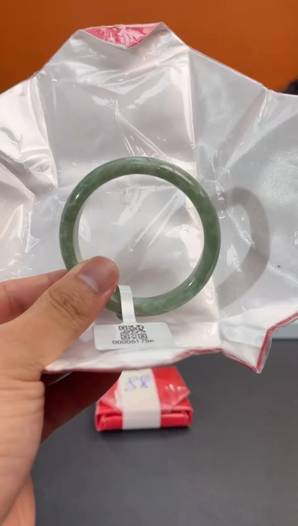 未镶嵌手镯翡翠5