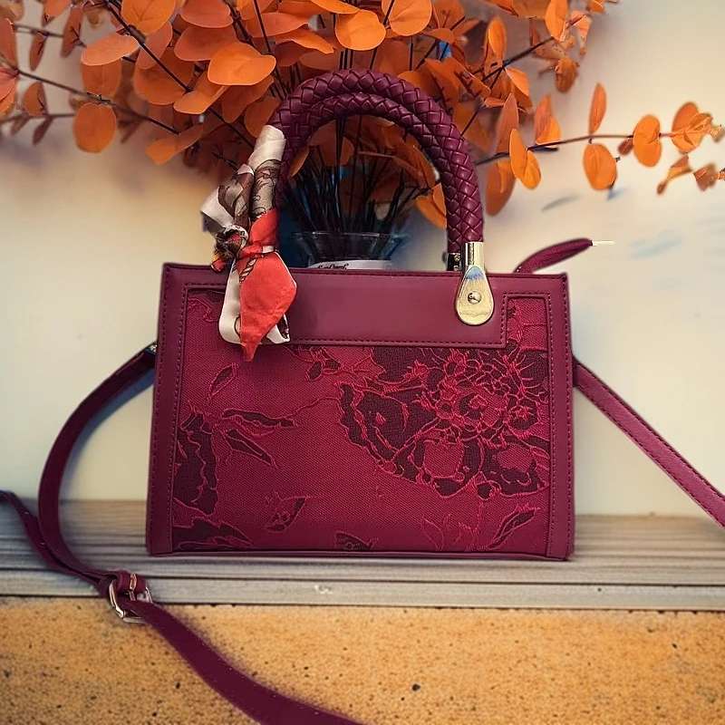 新疆包邮2025新款秋季高级感洋气百搭斜挎包时尚新娘结婚包手提包