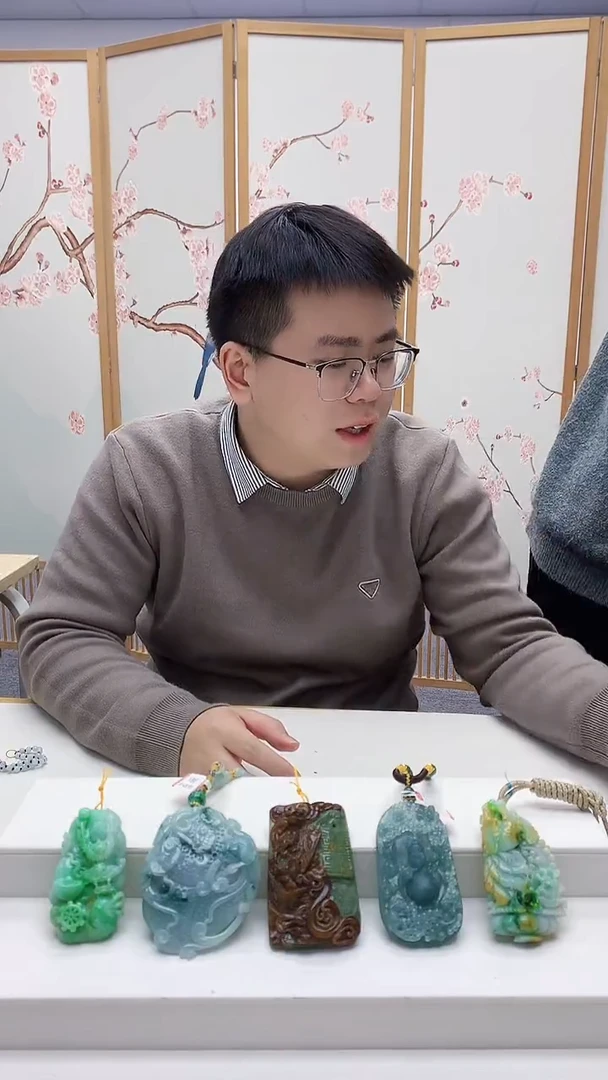 未镶嵌定制翡翠宝****哥5129ry-毛货挂件