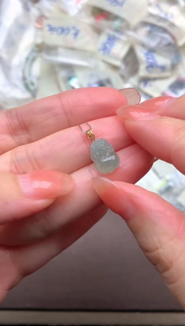 翡翠挂件18K金镶嵌一