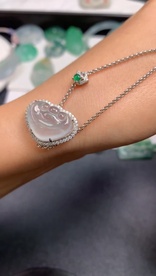 翡翠18K金镶嵌颈饰?**?1036496942