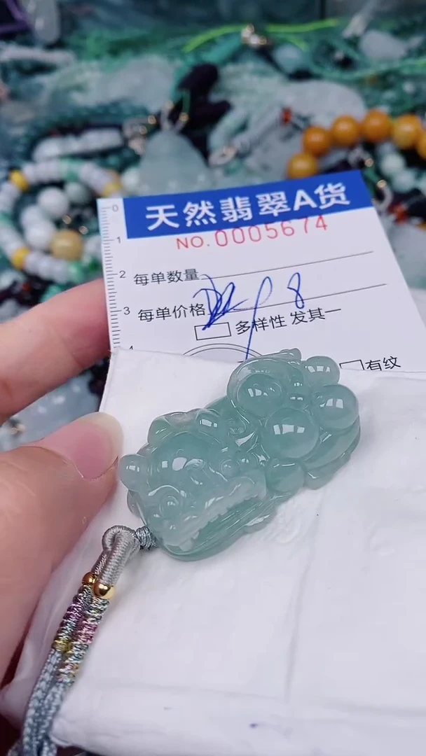 翡翠未镶嵌颈饰00005674