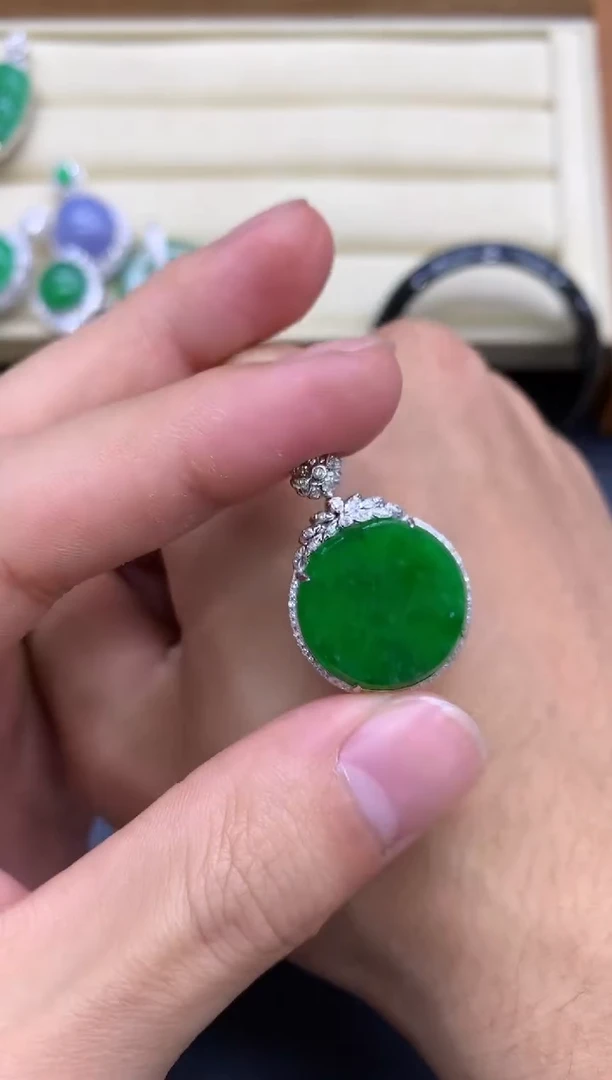 颈饰18K金镶嵌翡翠345-中国好珍宝