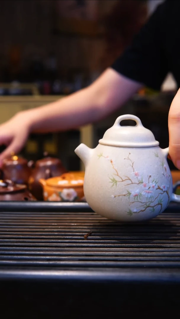 白桃紫砂壶大碗茶