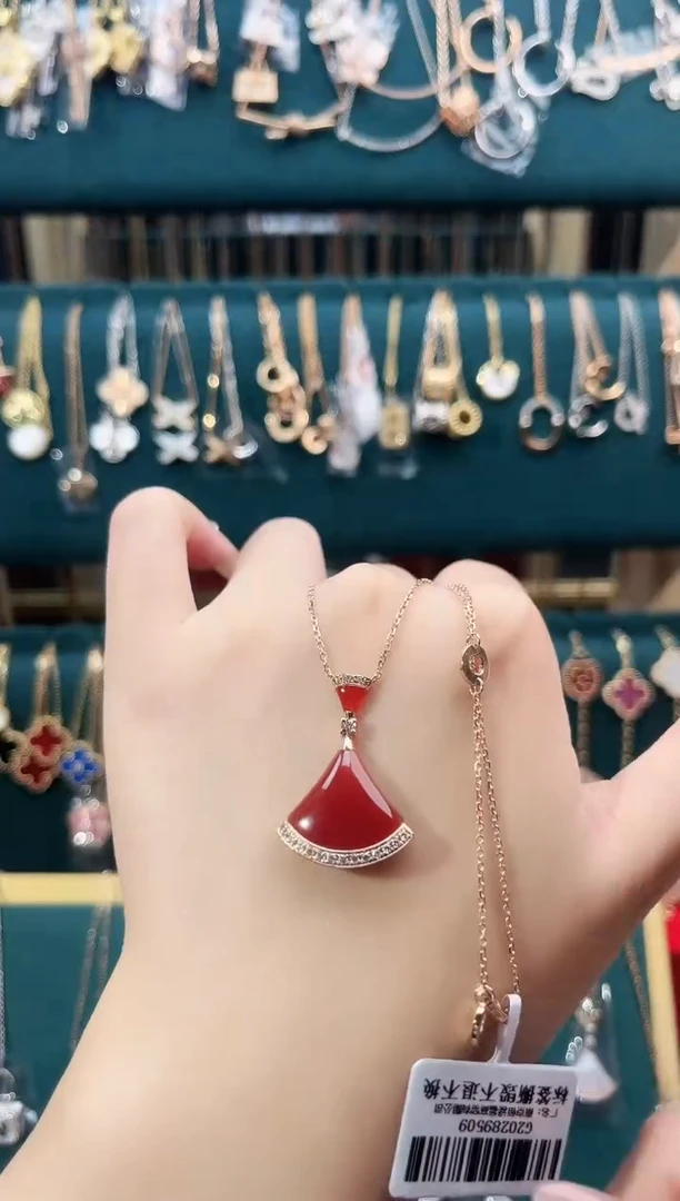 玛瑙/玉髓颈饰18K金镶嵌18K金镶嵌 K玫裙子