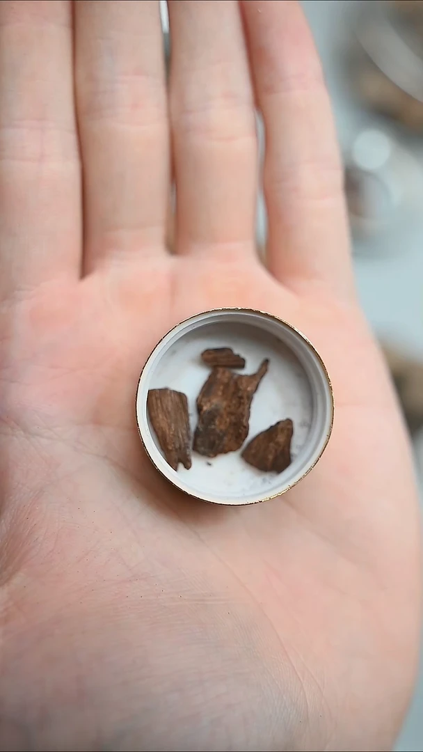 沉香手把件富森红土沉水0.8g