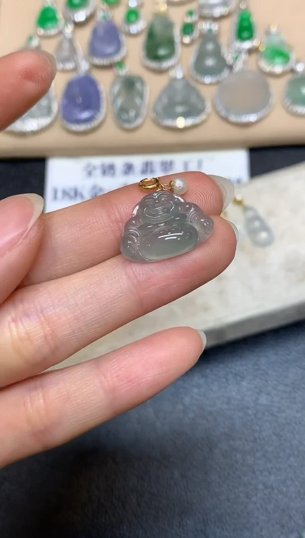 颈饰18K金镶嵌翡翠佛公【无服务费