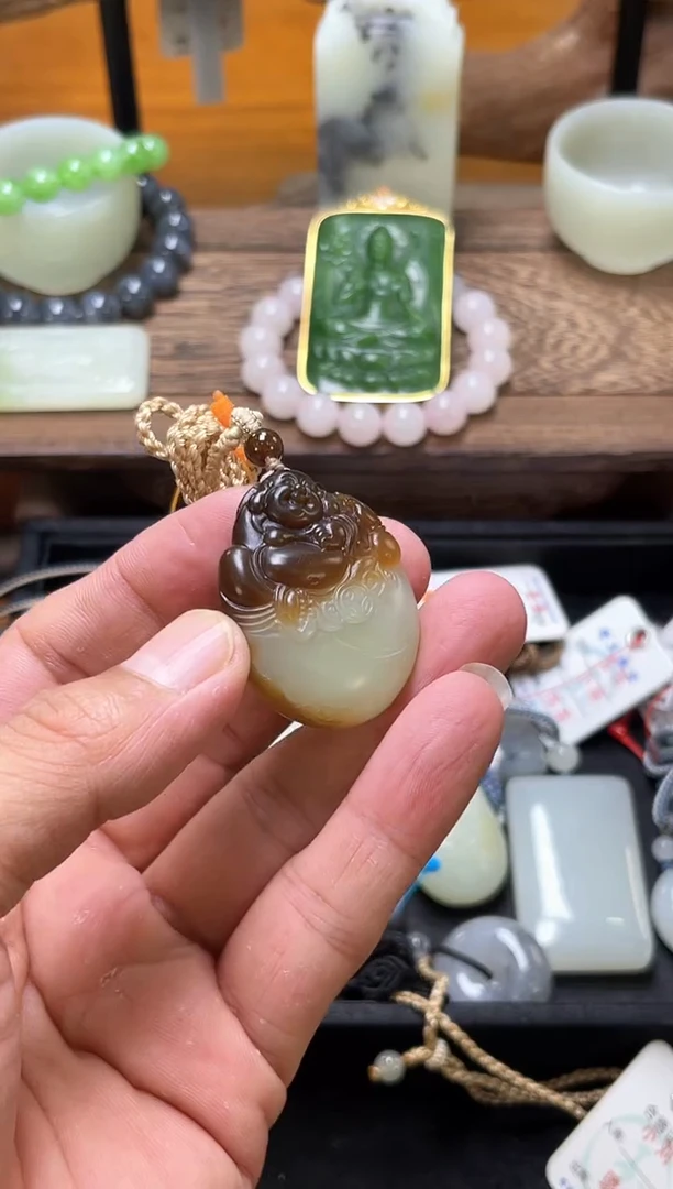 吊坠(不含链)未镶嵌和田玉且末糖白 逍遥佛