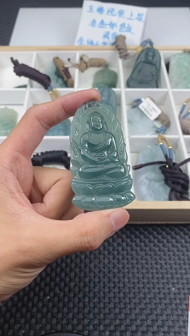 翡翠未镶嵌颈饰