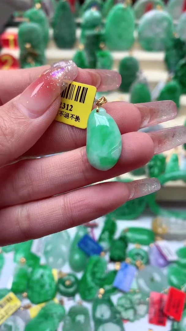 【闪购商品】翡翠颈饰18K金镶嵌挂件