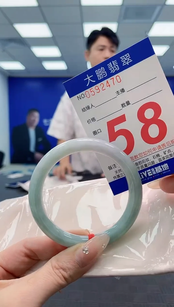 翡翠手镯未镶嵌AAAAAAAAAAAAAAAA