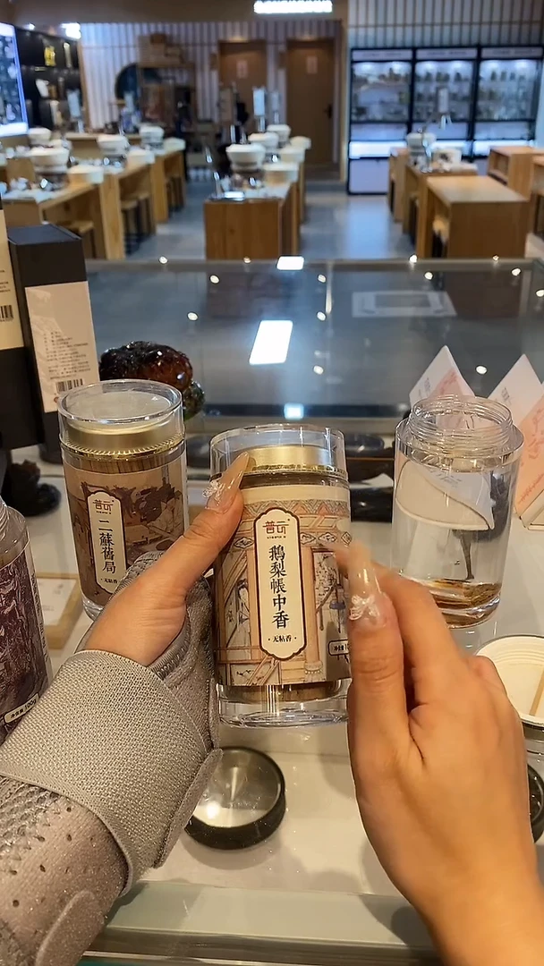 1直播/鹅梨帐中香-无粘方柱香8.8CM-110g亚克力瓶装