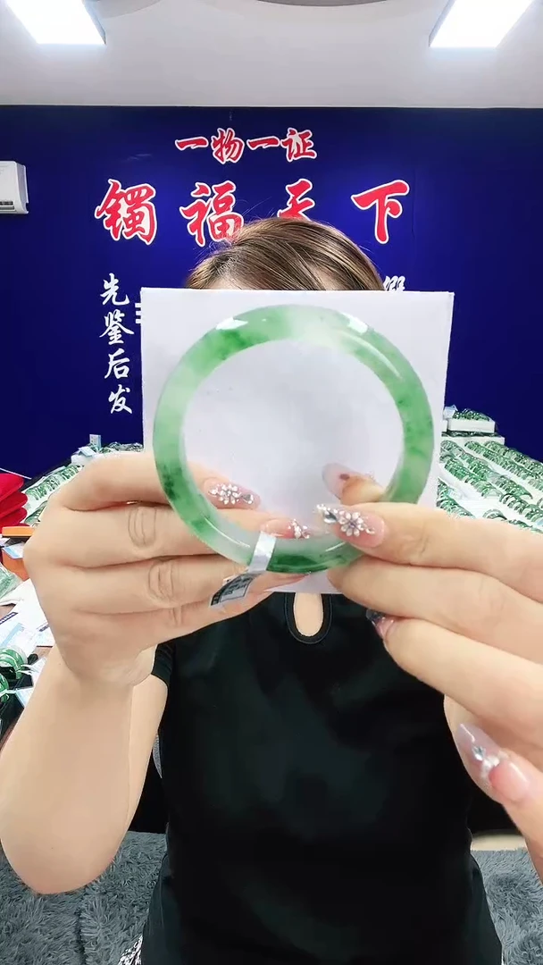 未镶嵌手镯石英质玉（非洲翠）1