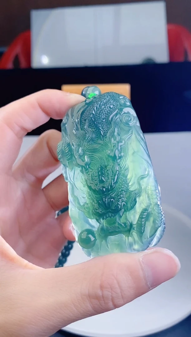 颈饰未镶嵌翡翠