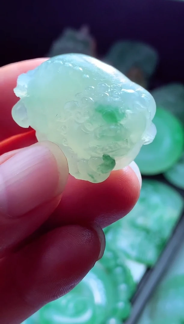 未镶嵌定制翡翠琳****?翡翠毛货定制