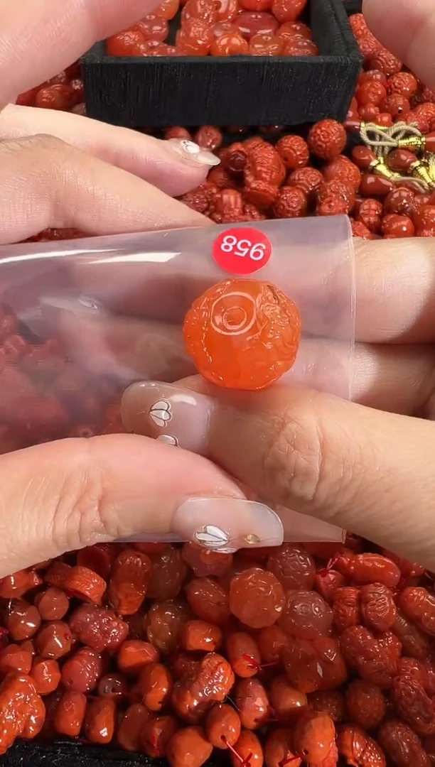 颈饰未镶嵌南红玛瑙1