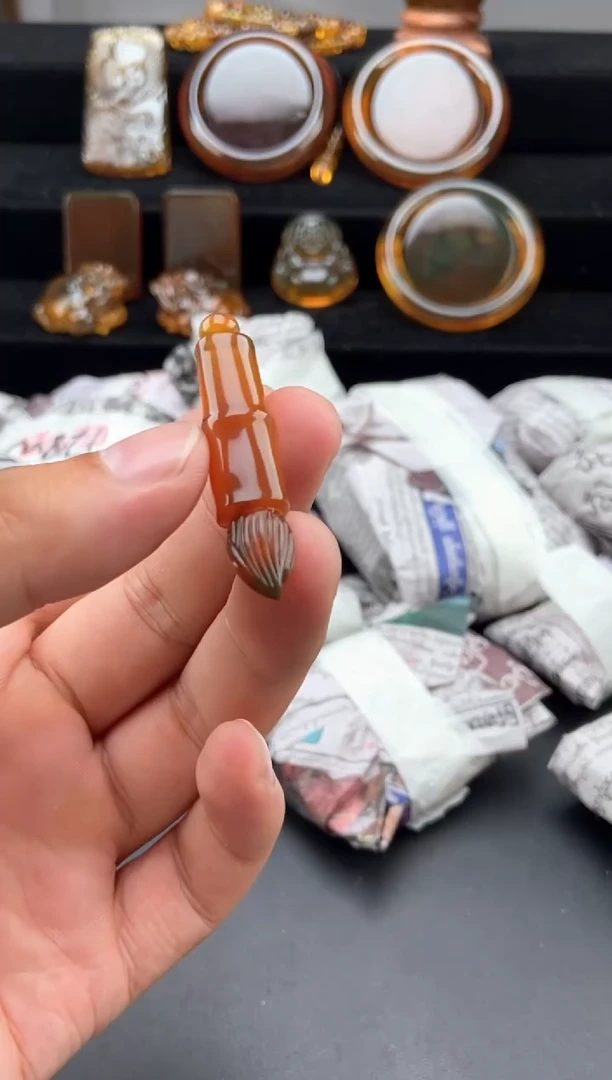 琥珀颈饰未镶嵌毛笔吊坠