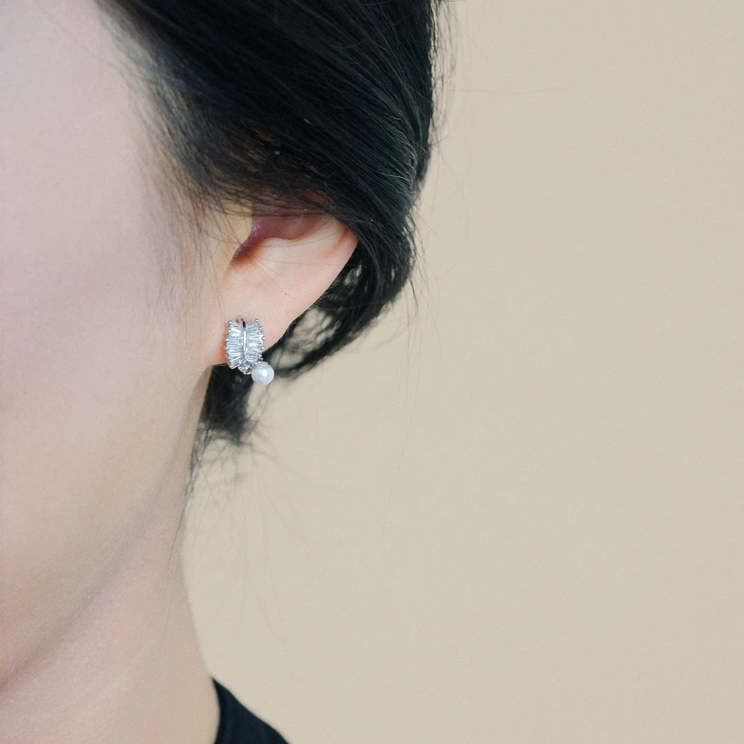 铜合金耳饰 满锆质感叶子百搭耳扣小巧时尚不规则小众设计轻奢