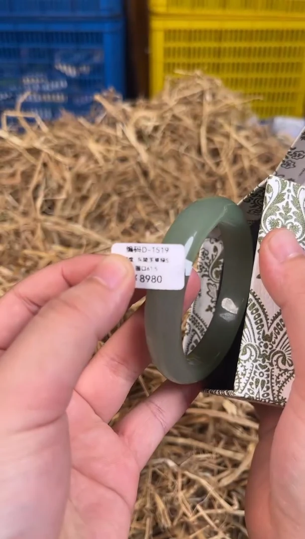 未镶嵌手镯石英质玉编号D-1519