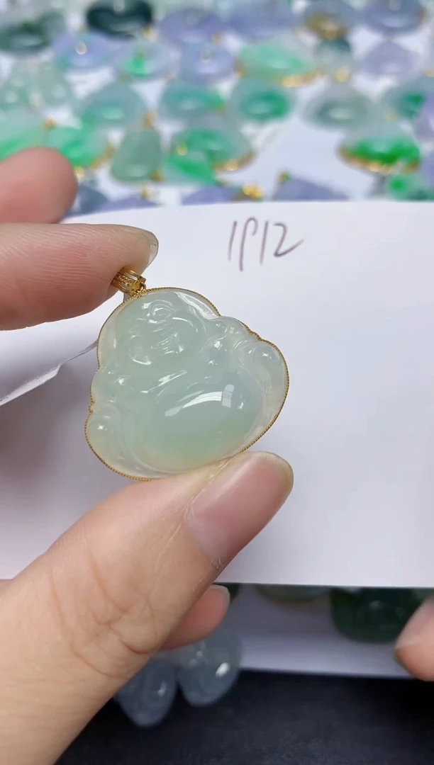 翡翠18K金镶嵌颈饰11111111111