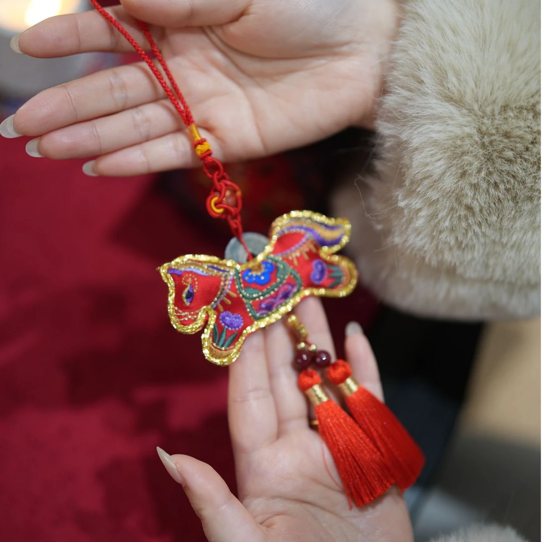 壹藏贰宝马年吉祥物刺绣汉服配饰伴手礼