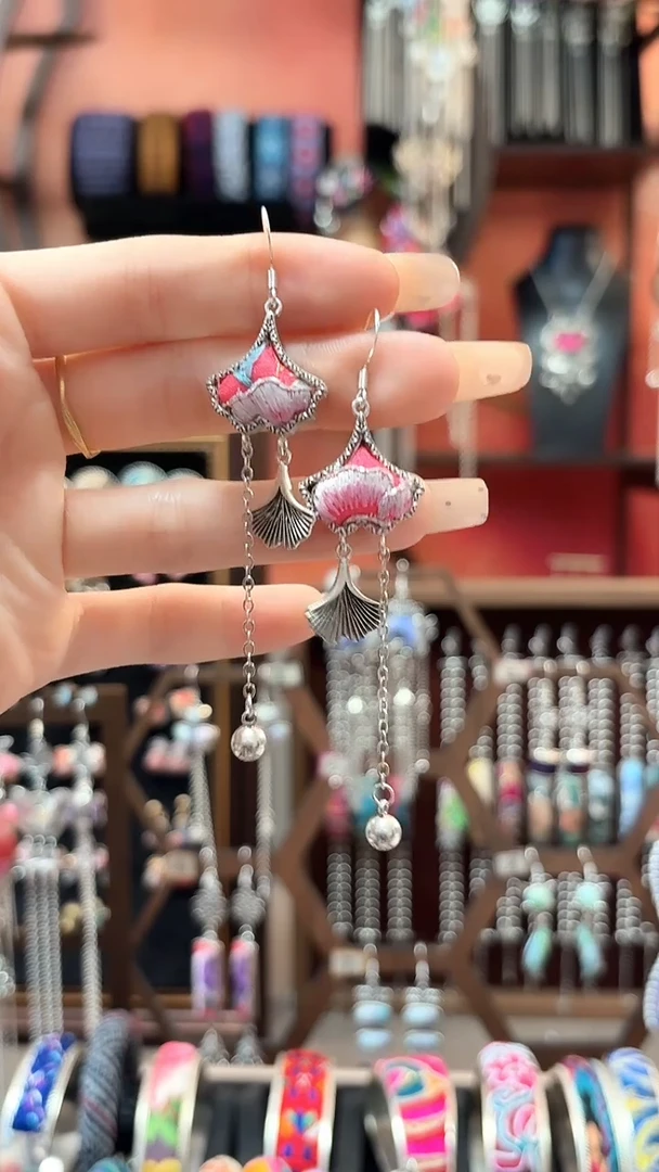 织绣云织谣民族风精美饰品   275