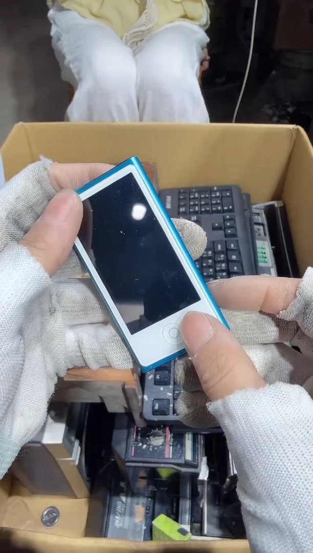8新方*安   749中古商品，瑕疵品，不保好坏。