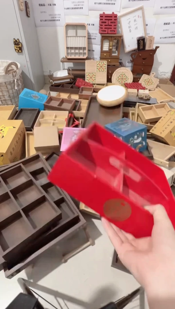 红色手提四宫格微瑕拍下不退不换无售后