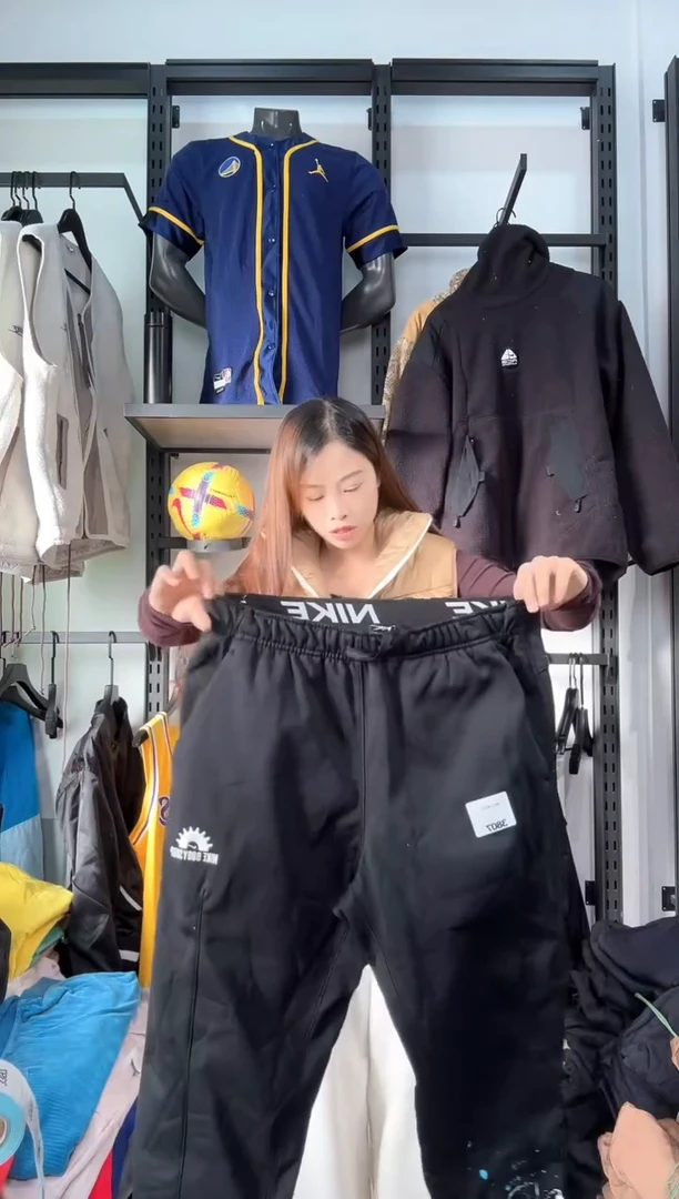 3393编码  瑕疵直播间过款为准 尺码XL   身高