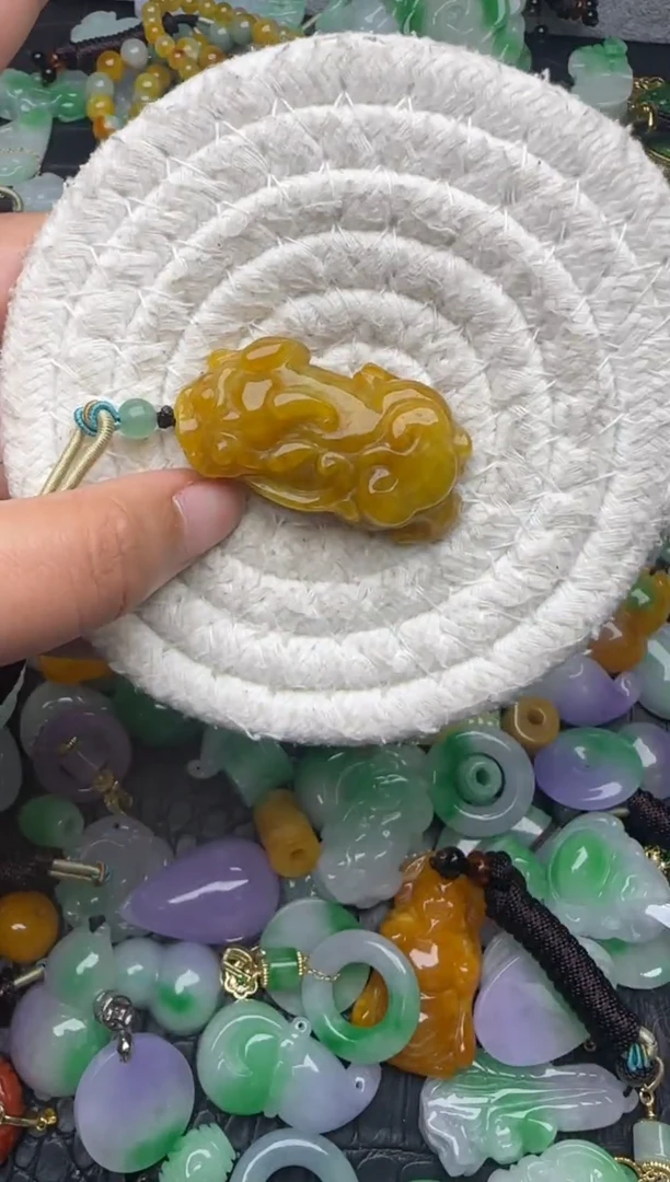 颈饰未镶嵌翡翠缅甸翡翠吊坠