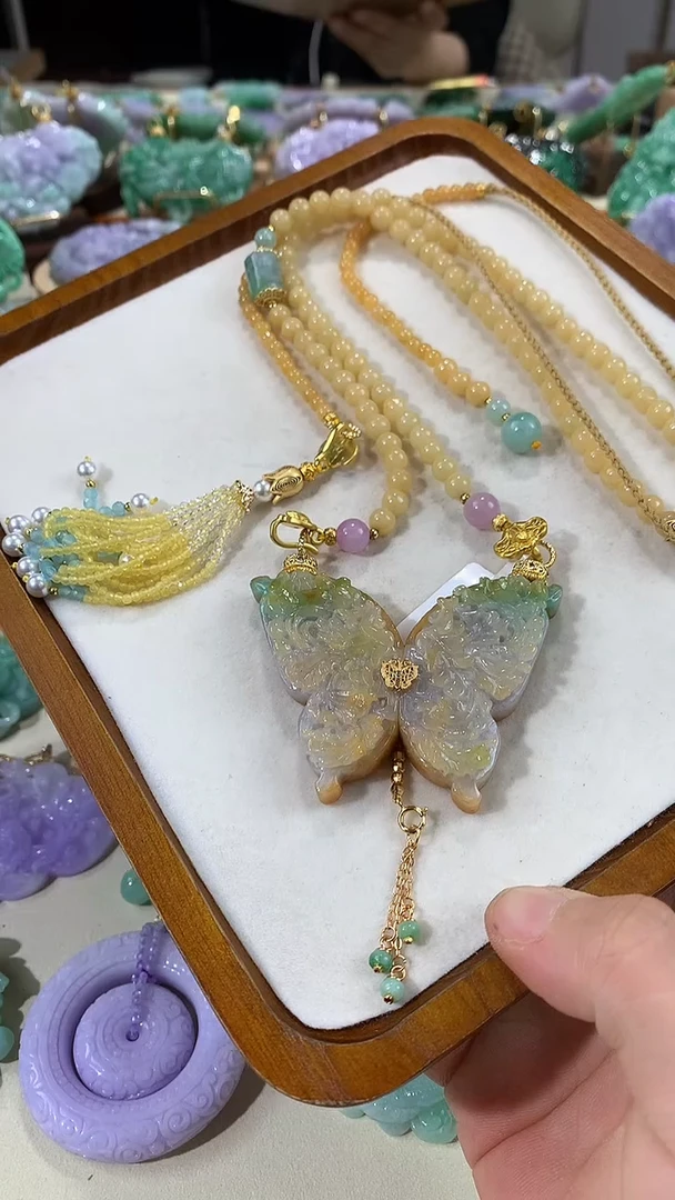颈饰未镶嵌翡翠吊坠