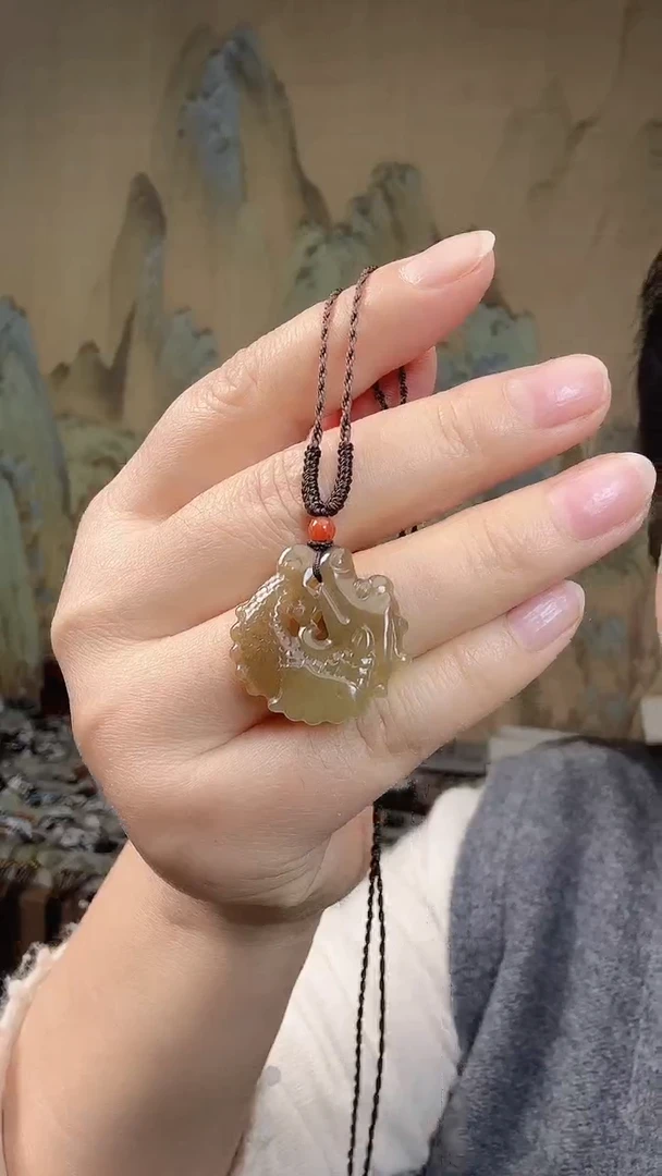 颈饰未镶嵌和田玉.鱼化龙