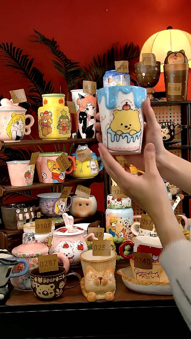 杯子瓷DIY景德镇创意手工陶瓷卡通风奶油小熊暖手杯