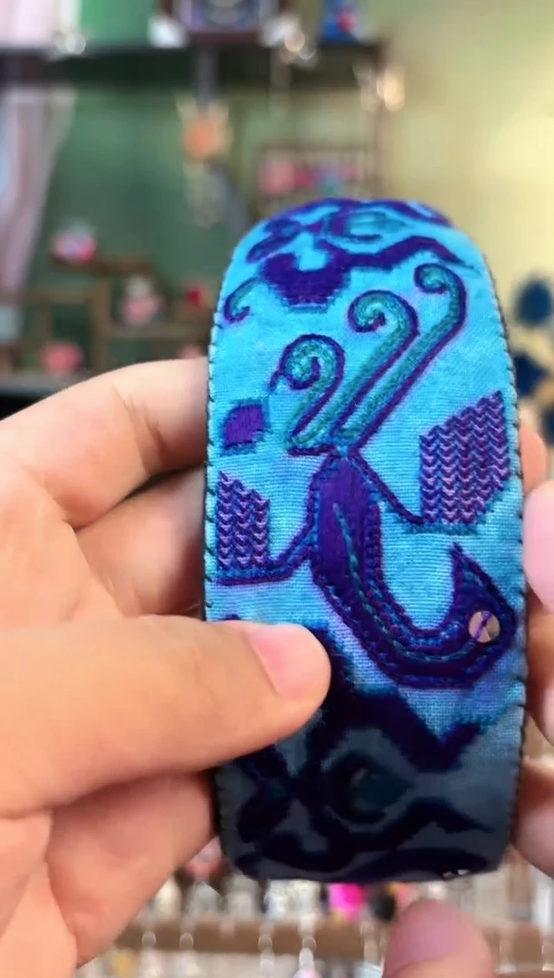 彩云南阁非遗老绣饰品656*