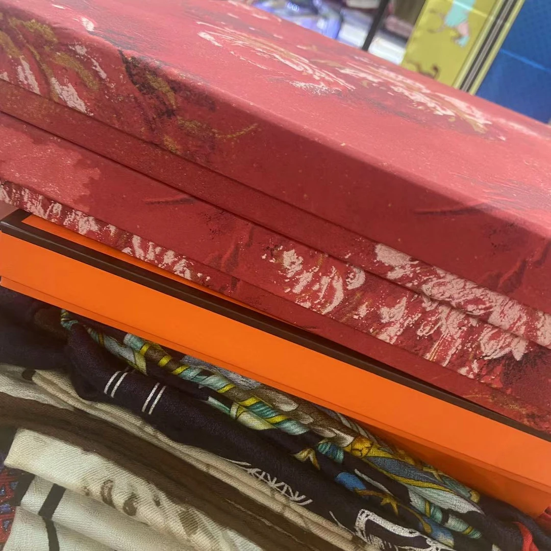 140丝绒方巾-对角香香 135cm丝巾（原装带盒）
