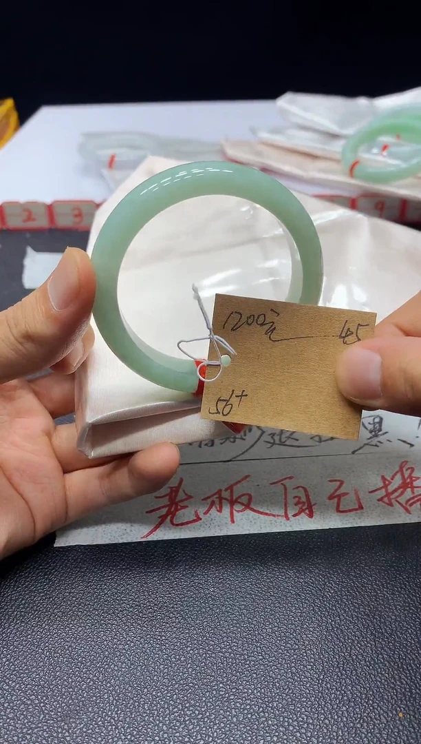 定制翡翠A货手镯未镶嵌毛货手镯需精细抛光