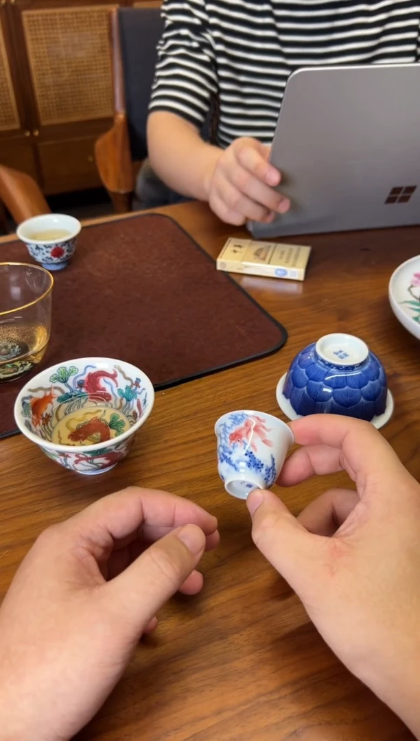 一儒堂青花金鱼小铃铛杯