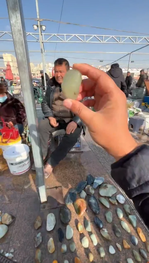 未镶嵌和田玉（糖玉）挂件和田玉