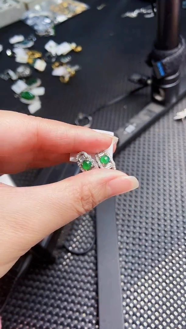 【闪购商品】翡翠耳饰未镶嵌11111111