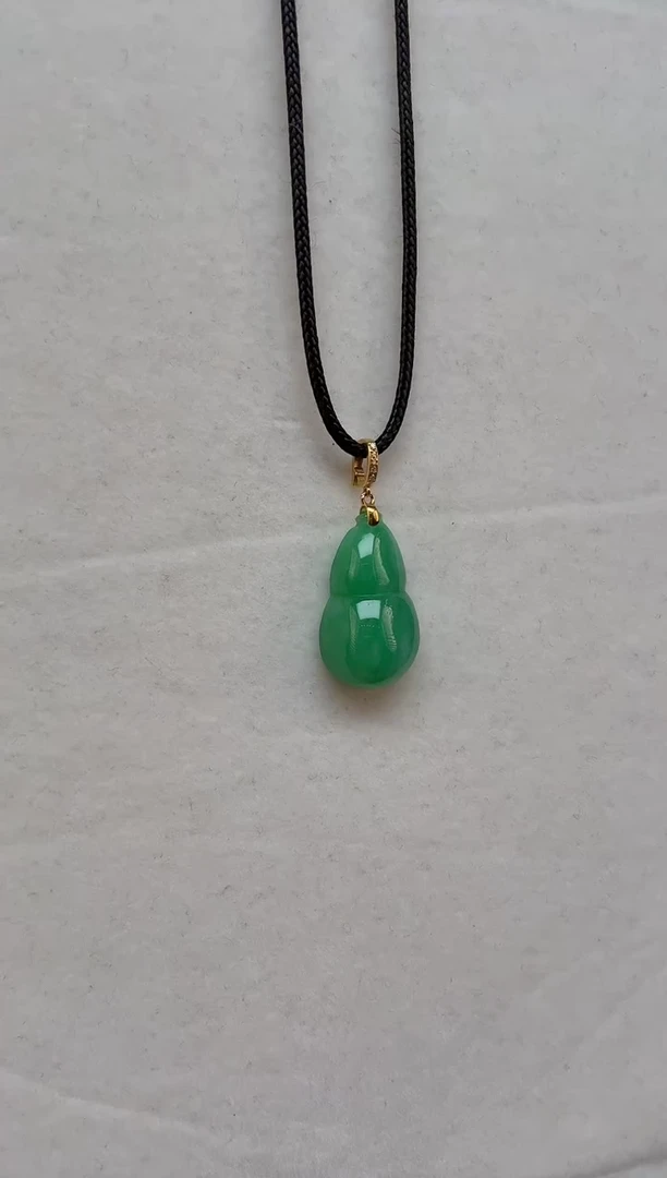 颈饰18K金镶嵌翡翠晶**漫葫芦