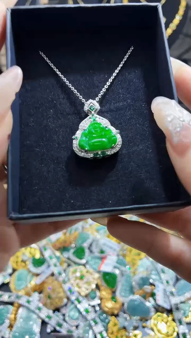 翡翠未镶嵌吊坠(赠链)天然翡翠a货 多样性发其一