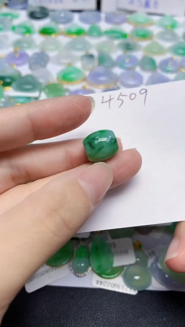 翡翠未镶嵌颈饰天然缅甸翡翠A货