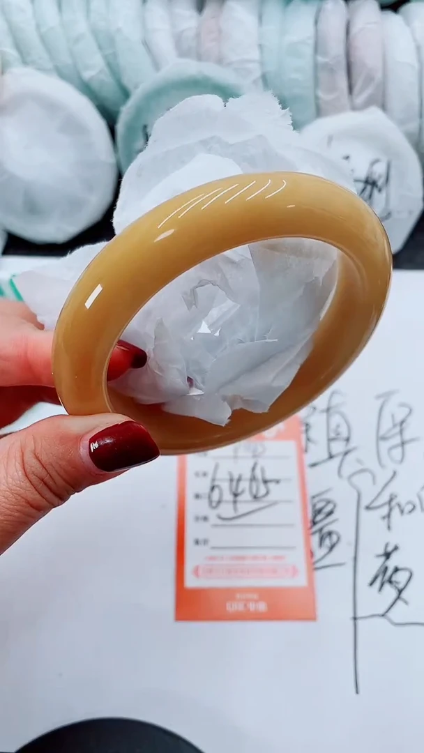 【闪购商品】石英质玉手镯未镶嵌P143-64-65