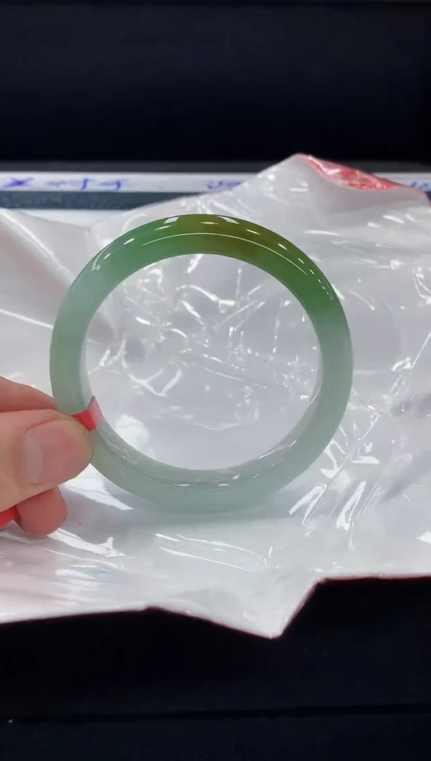 翡翠手镯未镶嵌手镯