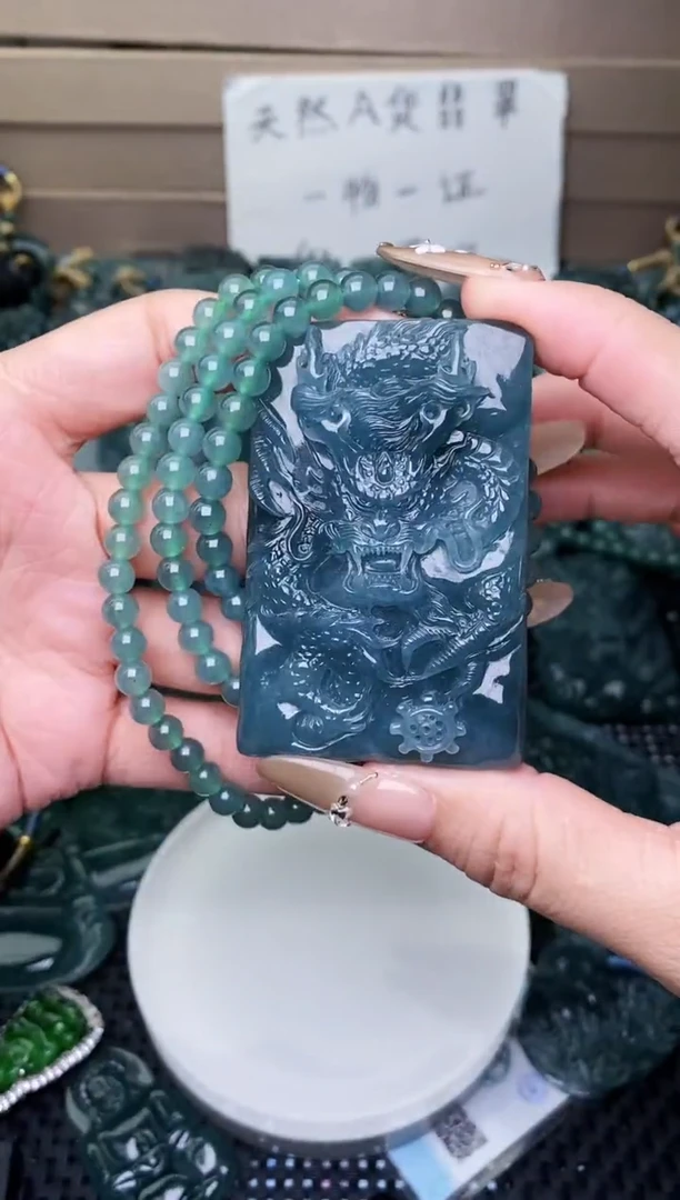 颈饰未镶嵌翡翠